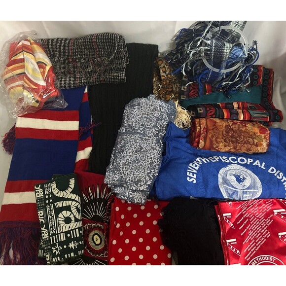 Mixed Lot Of 15 Vintage to Now Women’s Scarves Headwraps Handkerchiefs - Picture 2 of 16